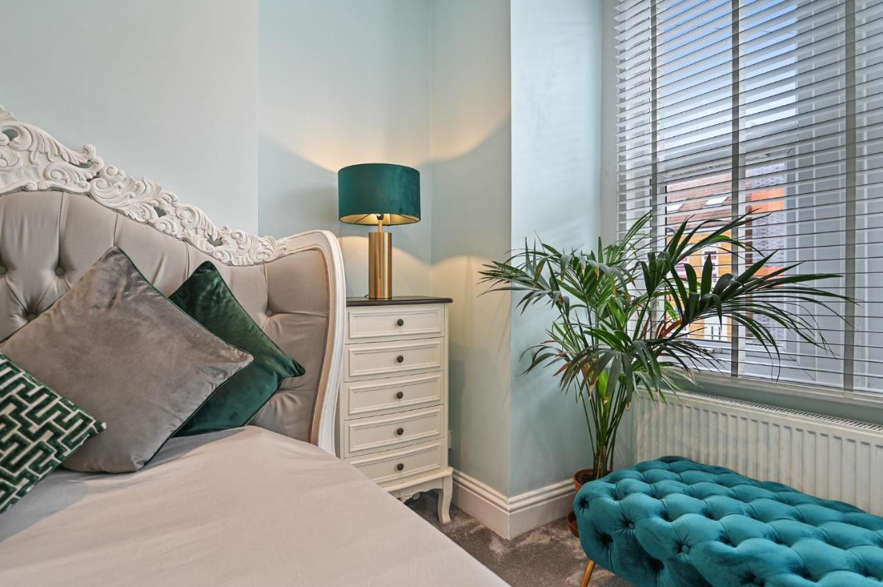 Wembley Luxury Residence- Opulence House Holiday home
