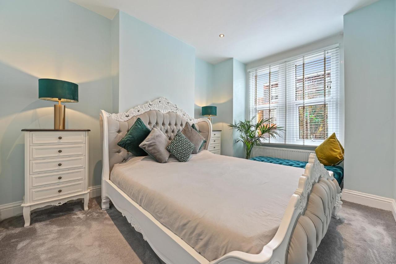 Wembley Luxury Residence- Opulence House *