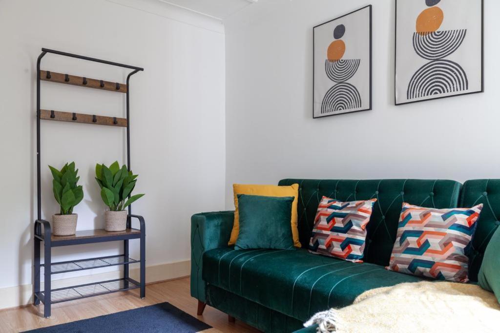 One Bedroom Flat In The Heart Of Brixton Apartment
