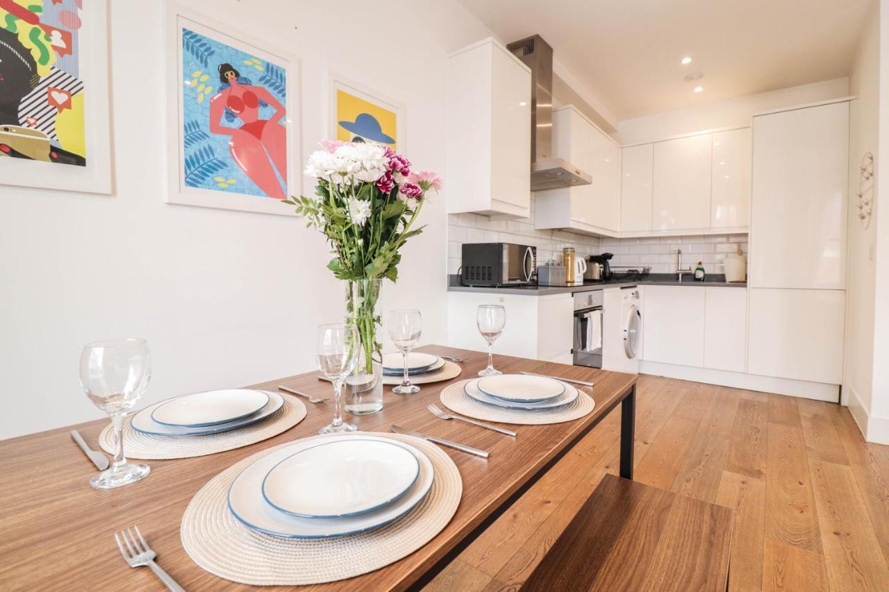 Modern & Spacious 1 Bedroom Clapham Junction Flat London