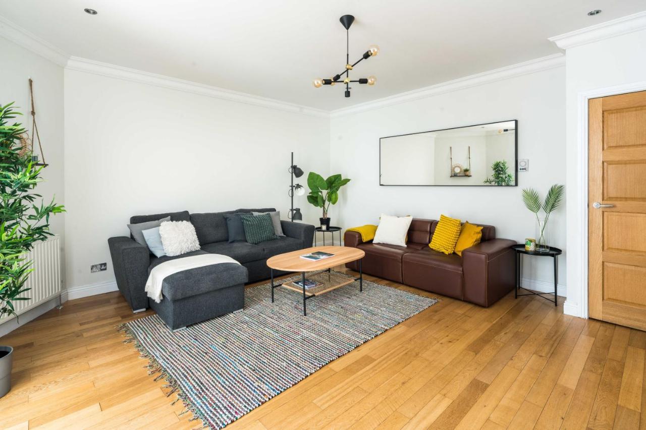 Elegant 2bd Duplex With Outdoor Patio/glass Canopy
