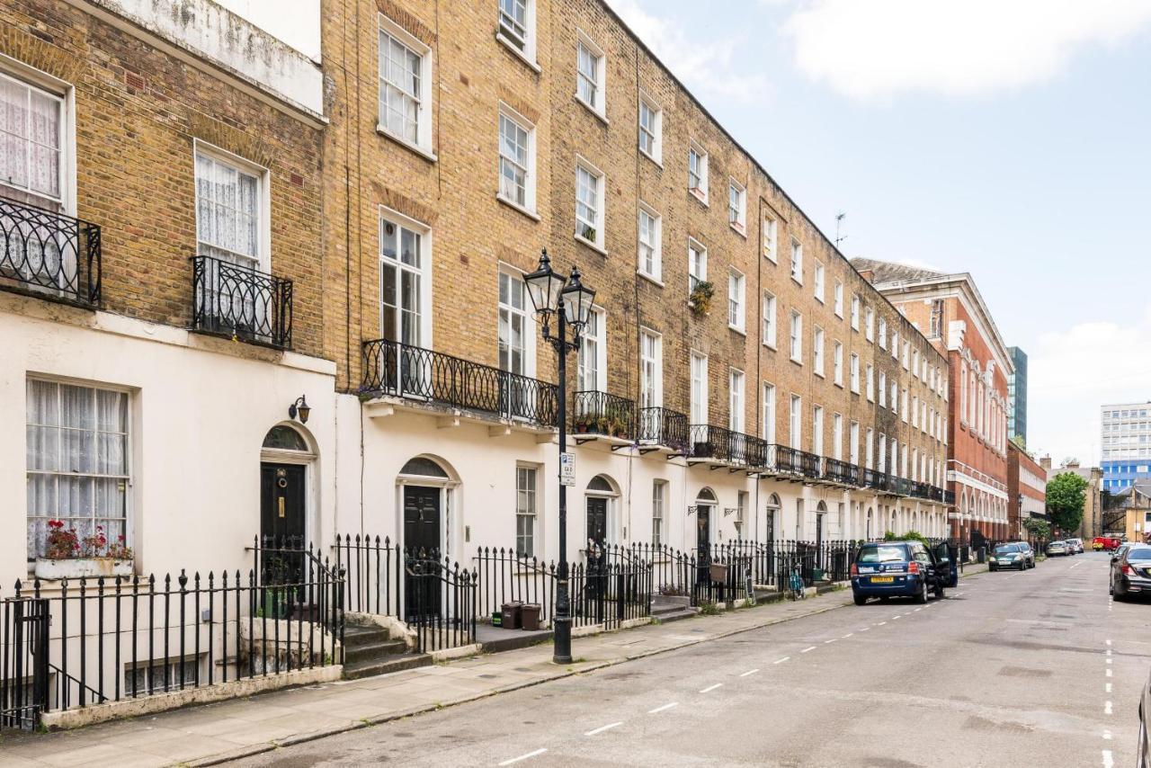 Elegant 2bd Duplex With Outdoor Patio/glass Canopy Apartment London