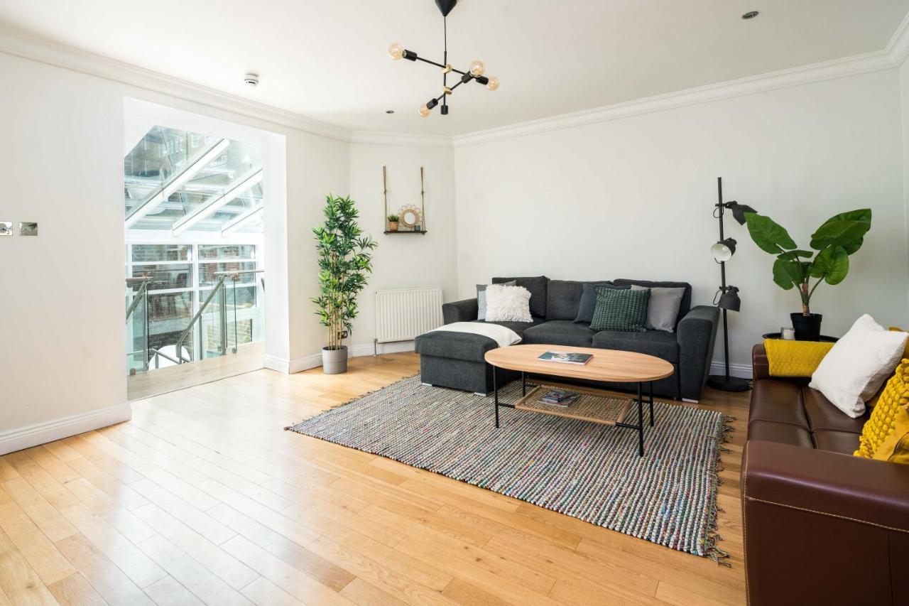 Elegant 2bd Duplex With Outdoor Patio/glass Canopy London