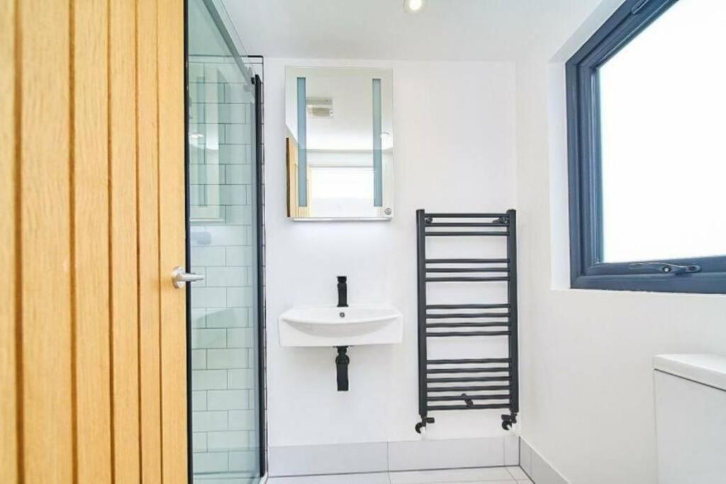 Apartamento Spacious 4br House, London, Sleeps 9, Parking Available Londres