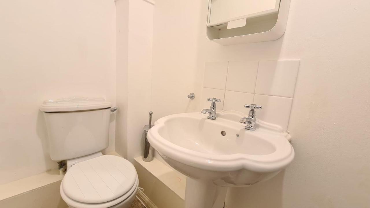Lovely Double With En-suite In Greenwich Homestay *