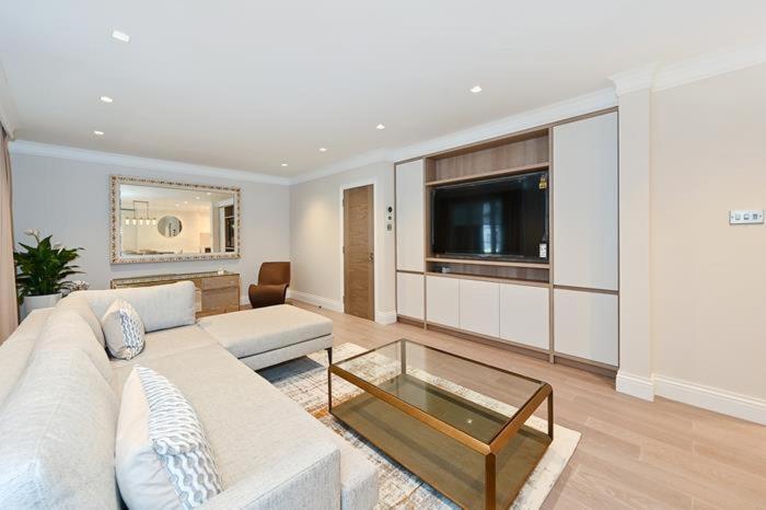 Ultra Luxury 3 Bed Mayfair Apartment