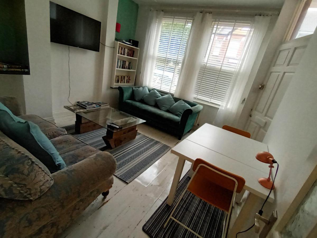 3 Bed Lovely Garden Flat Wandsworth Apartment London