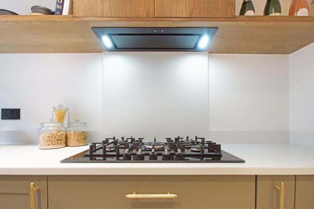 Apartamento Newly Refurbished, Cosy & Modern In E17 *