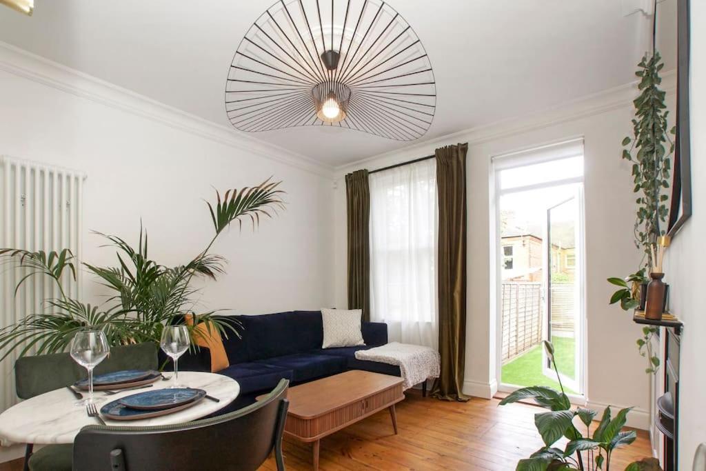 Newly Refurbished, Cosy & Modern In E17 * Londres