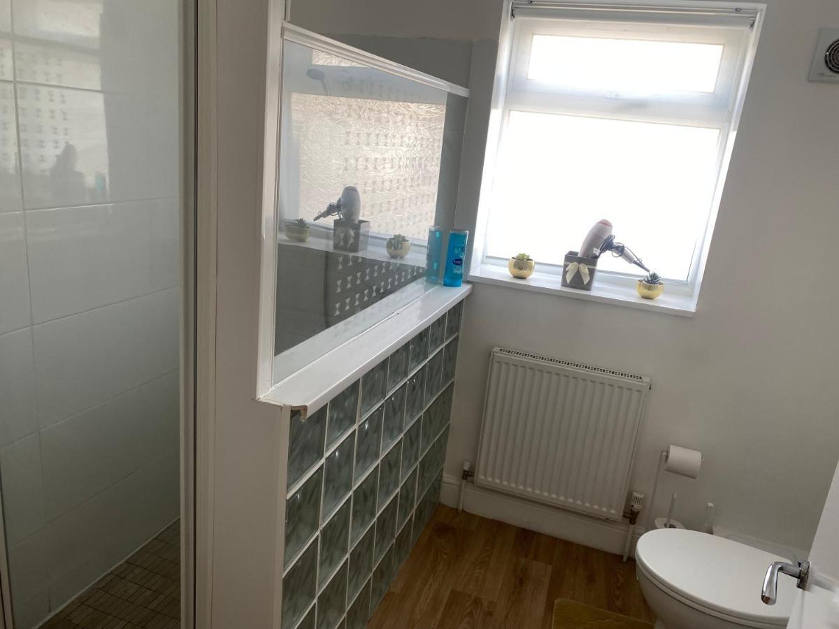 Private House With Free Park For Group Near Wembley Station Casa de férias *