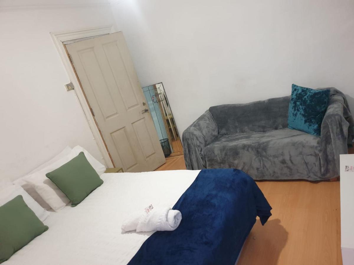 Gasthof Balham, South Spacious F2, 6 Available