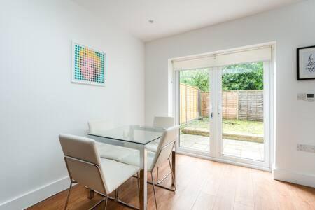 Apartment Flat With Garden Wpra London