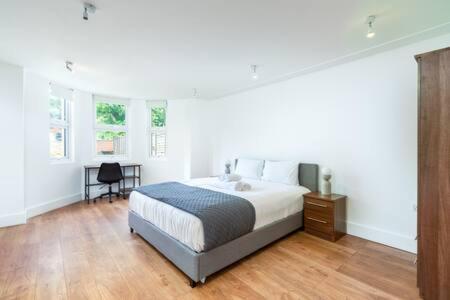 Flat With Garden Wpra Apartment