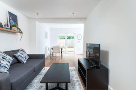 Apartment Flat With Garden Wpra