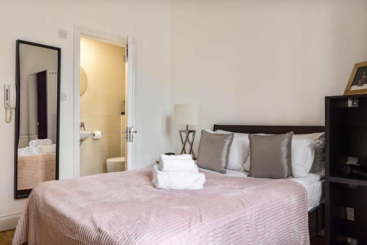 South Kensington Courtfield Gardens studio