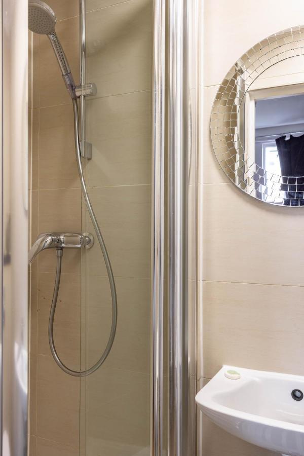 South Kensington Courtfield Gardens studio Apartment *