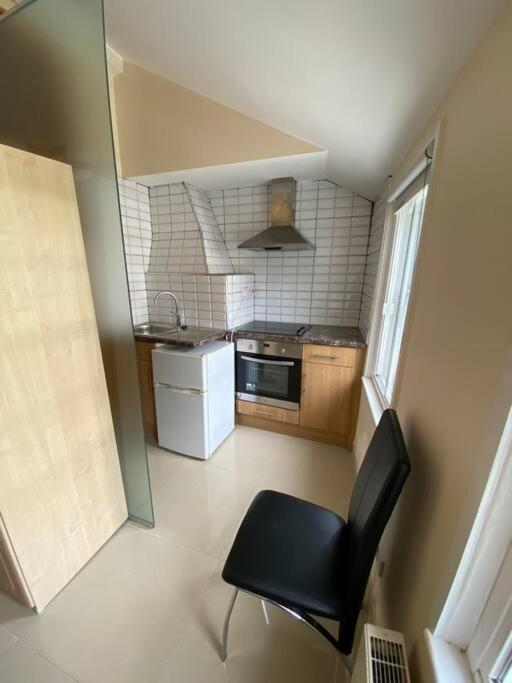 Apartment To Let In Covent Garden With Kitchen *