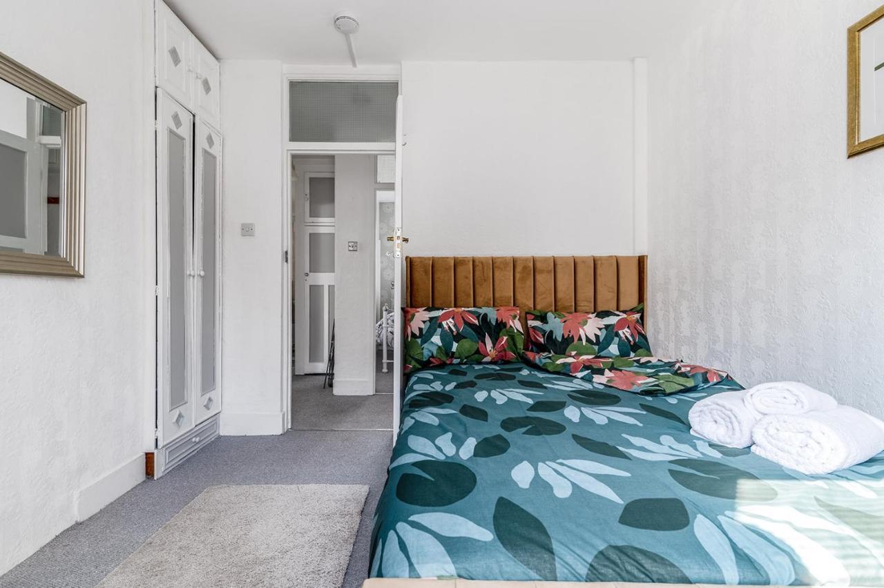 Apartment Astonishing Two Bedroom In Nelson London