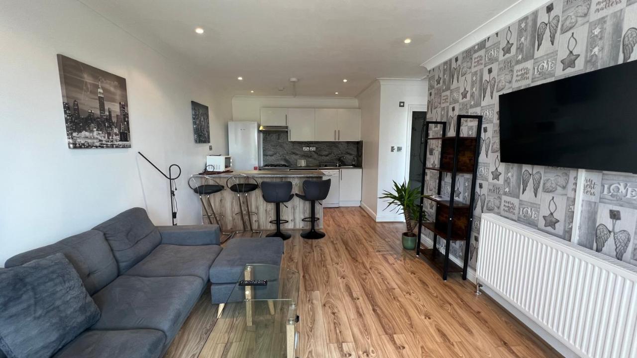 Comfy 2 Bedroom - Finchley Road, Apartment *