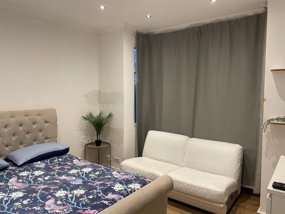 Casa de hóspedes Private Room- Direct Travel Central/ Heathrow *