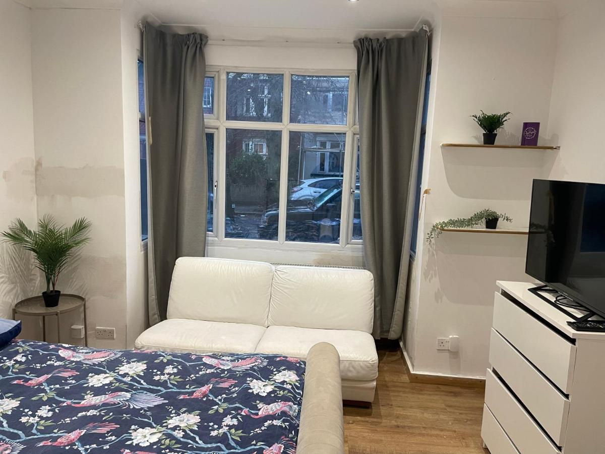 Guest house Private Room- Direct Travel Central/ Heathrow London