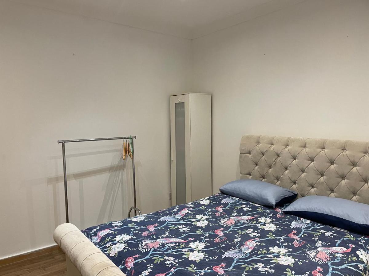 Private Room- Direct Travel Central/ Heathrow Guest house London