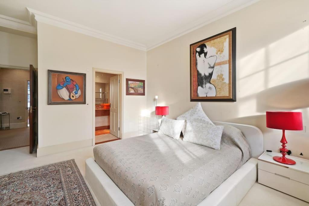 Three Bedroom In Sloane Square Apartment *