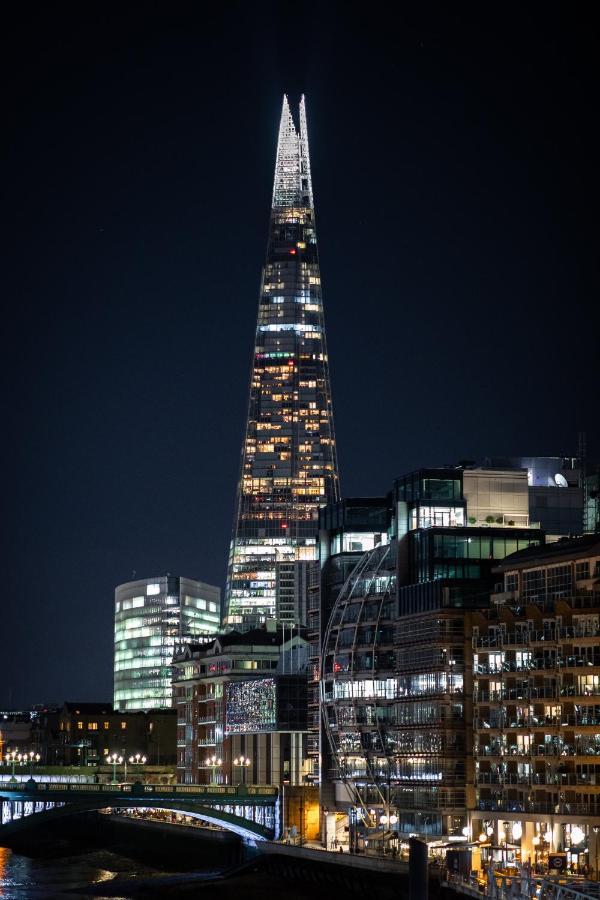 Stunning 2 Bed 2 Bath Luxury Apartment! London