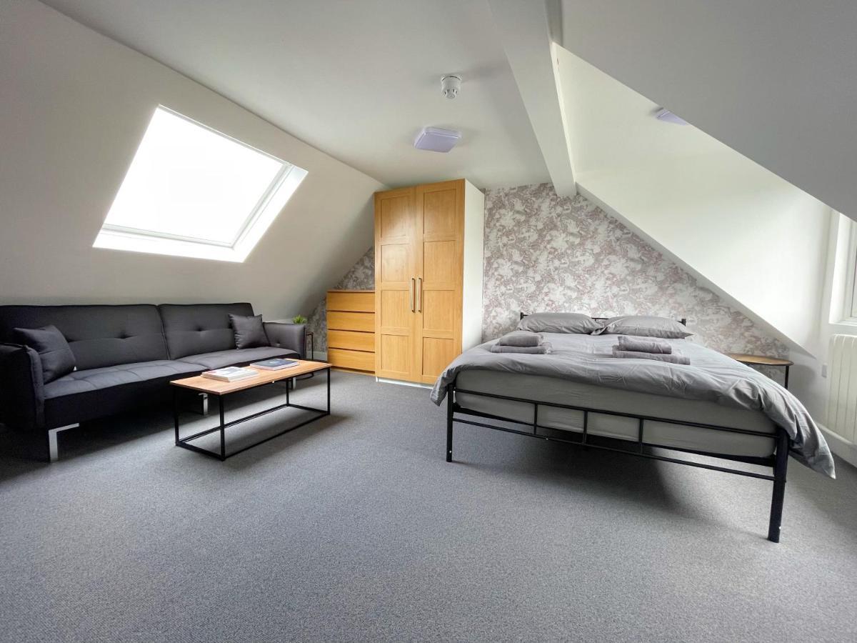 Cosy Bright Close To Wembley Stadium London