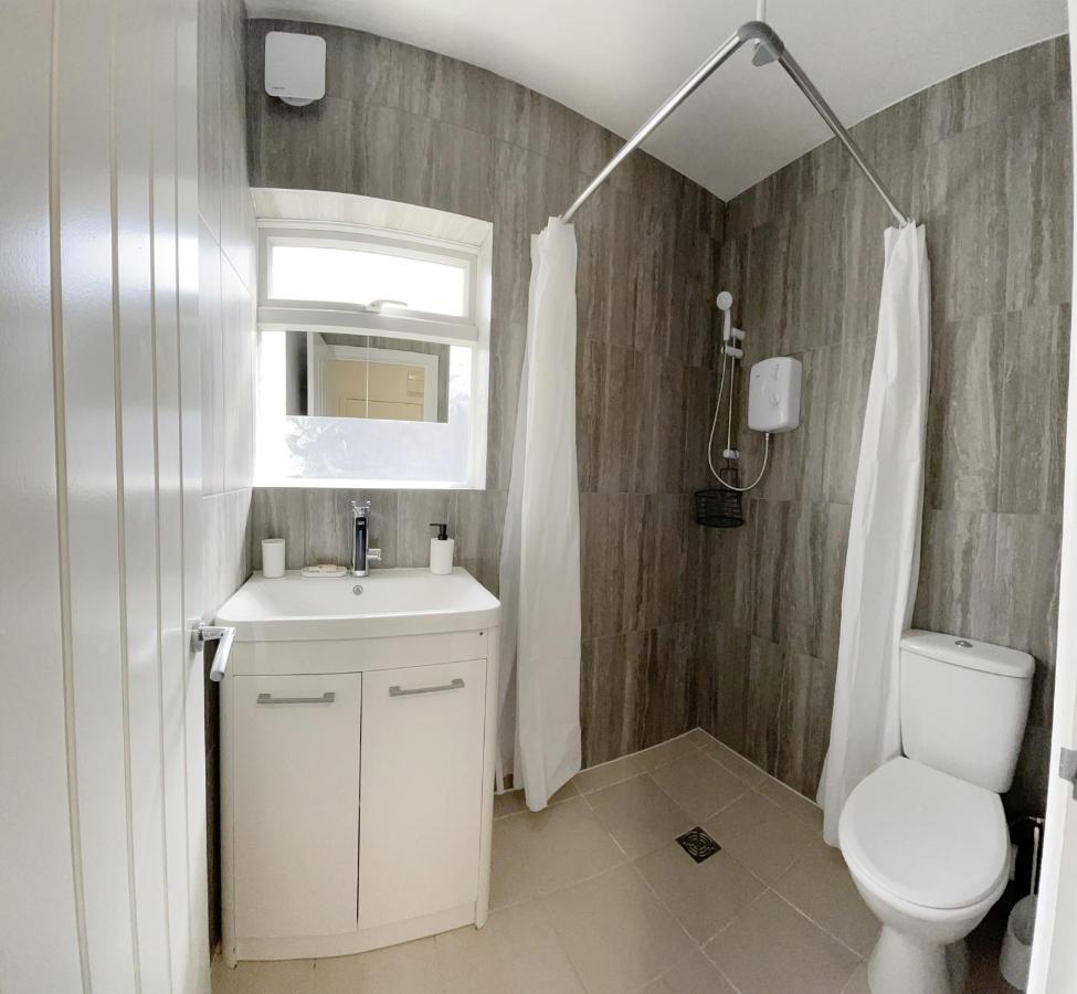 Cosy Bright Close To Wembley Stadium London