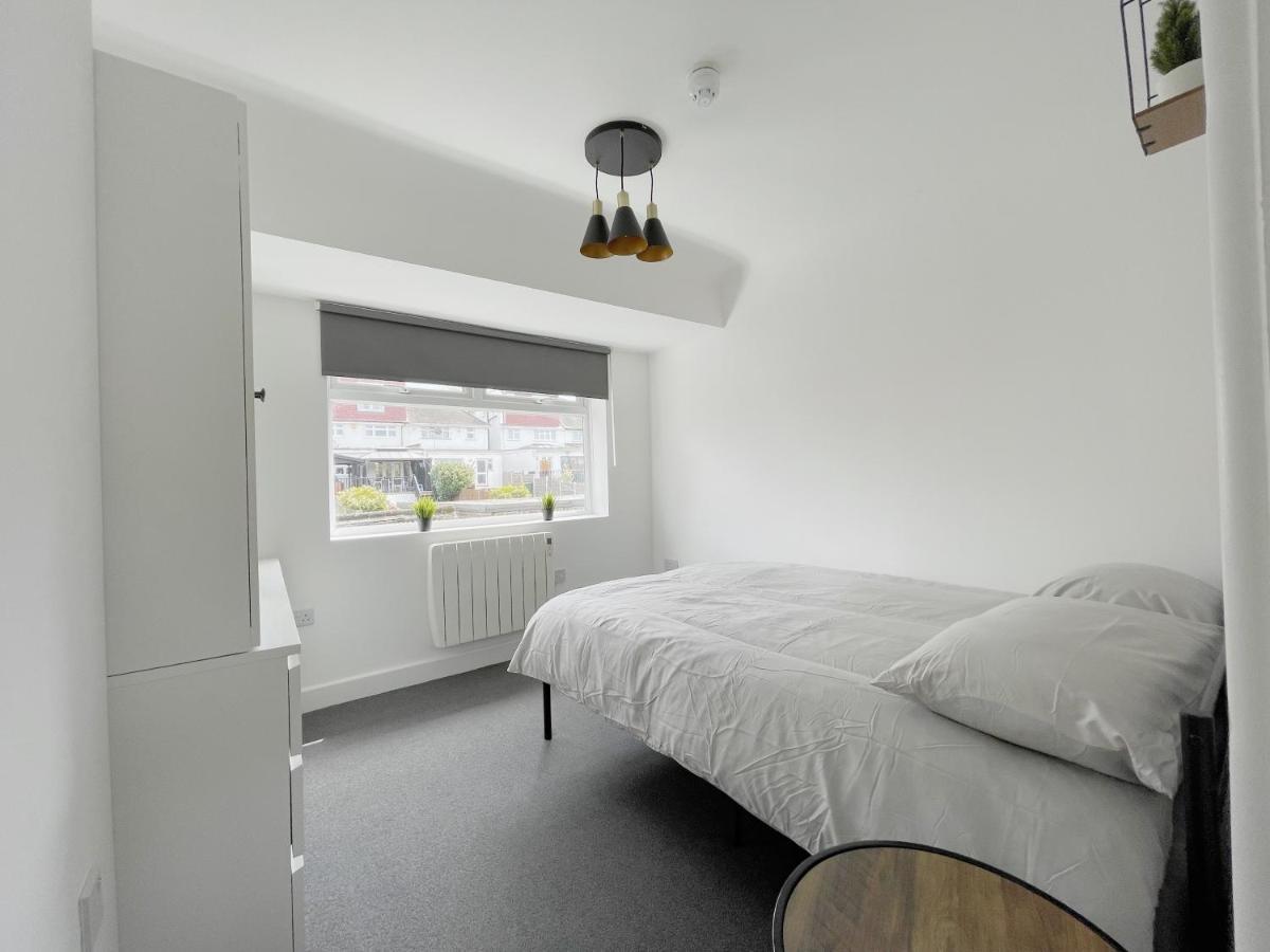 Cosy Bright Close To Wembley Stadium London