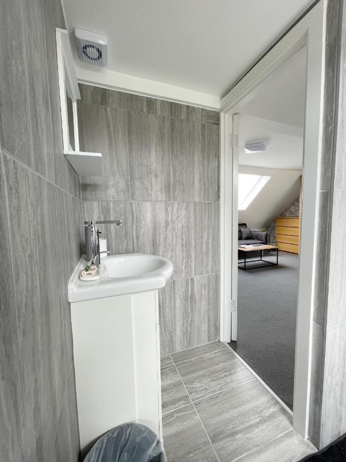 Cosy Bright Close To Wembley Stadium * London