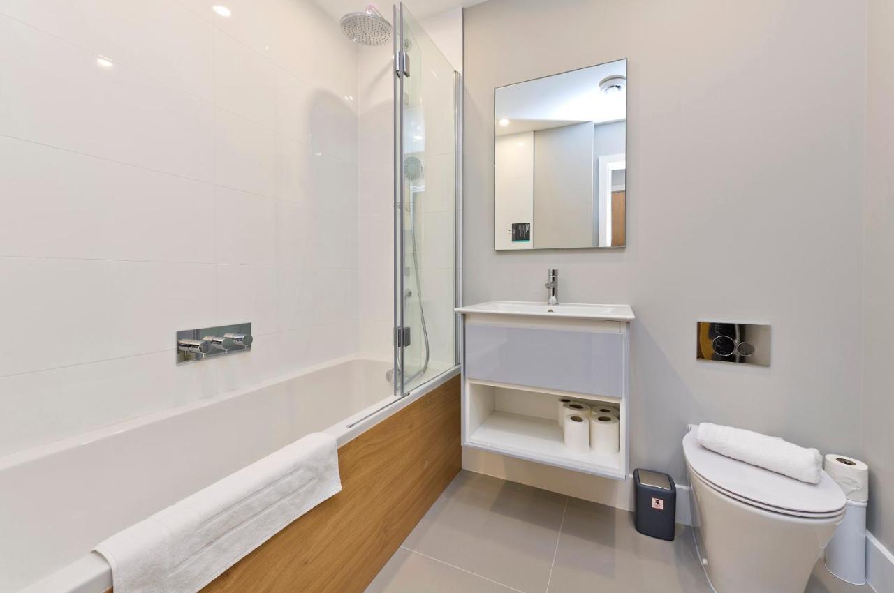 Apartment Immaculate New In Chelsea By Underthedoormat *