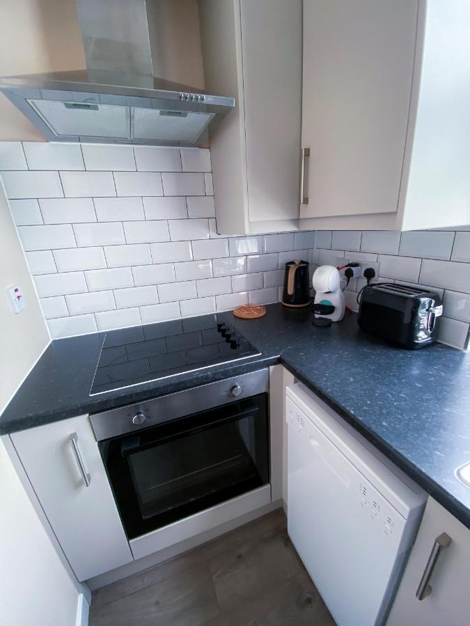 Stylish 1 Bedroom Flat In Wood Apartment