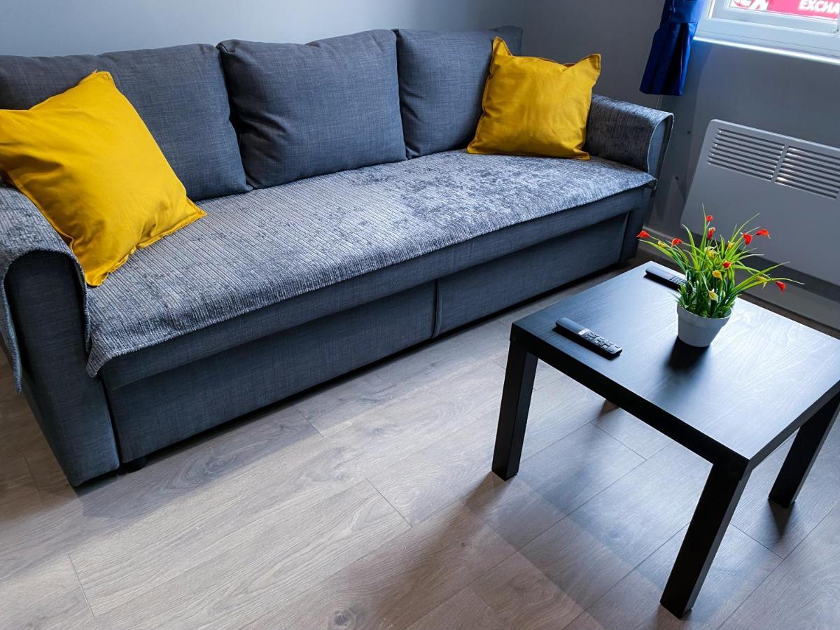 Stylish 1 Bedroom Flat In Wood Apartment *