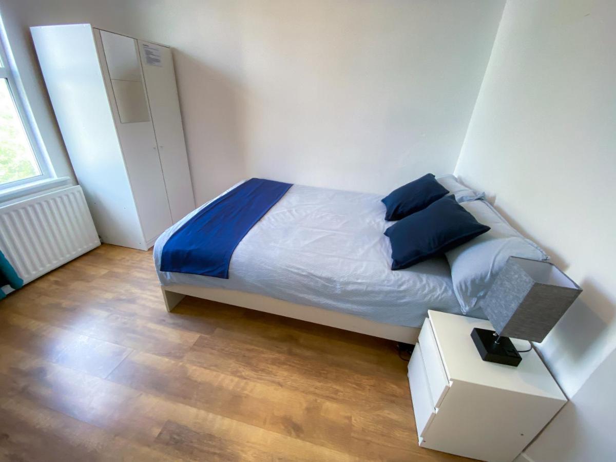 4 Bedroom House Parking & Garden Near Central Holiday home London