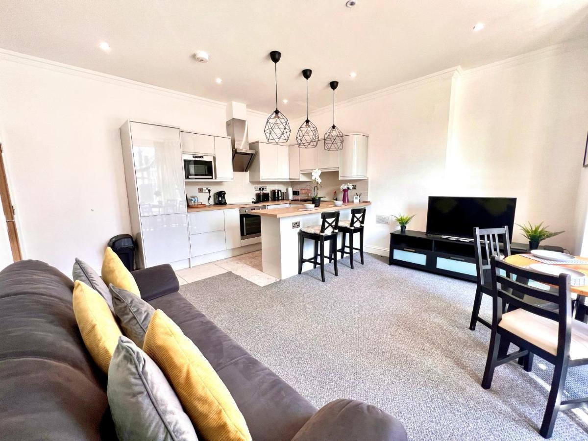 Stunning 2 Bed 2 Bath Luxury Apartment!