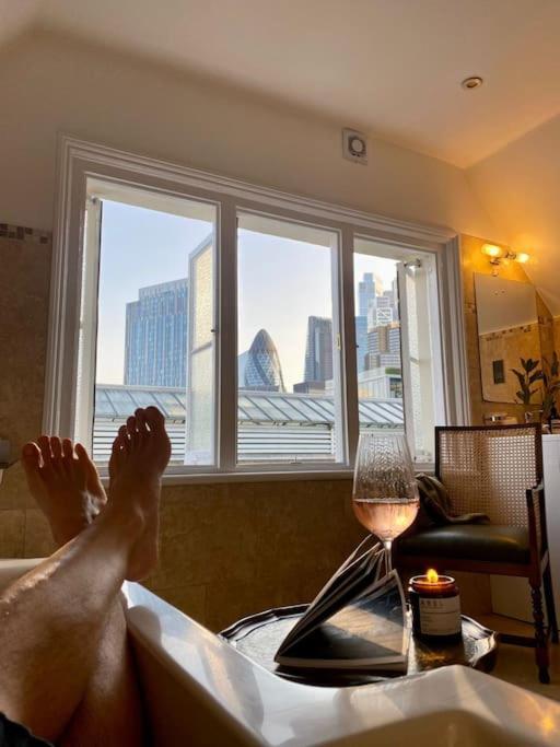 Three-storey, Renovated 1890s Heritage In Spitalfields Market * Londres