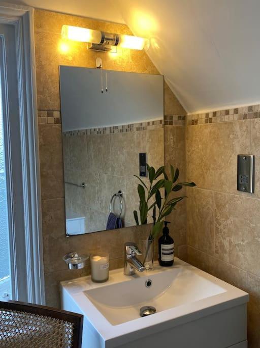 Apartamento Three-storey, Renovated 1890s Heritage In Spitalfields Market Londres