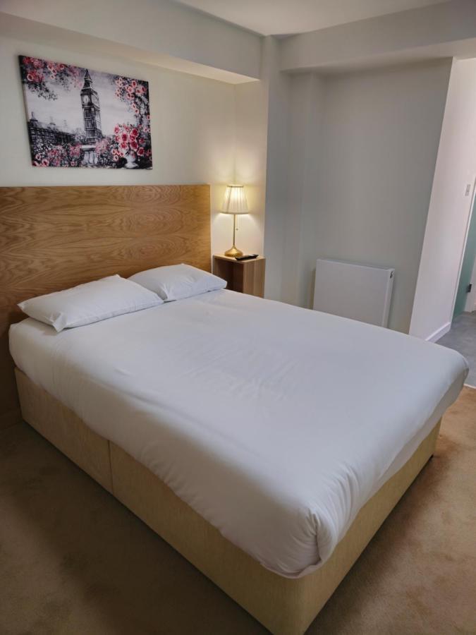 Homefield 2* London