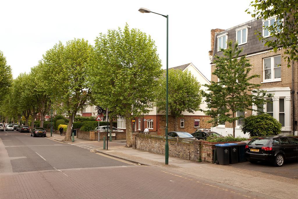 118 Brondesbury Road * London