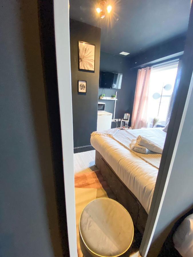 Holland Road Apartment