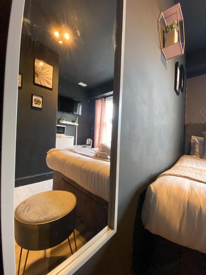 Apartment Holland Road London