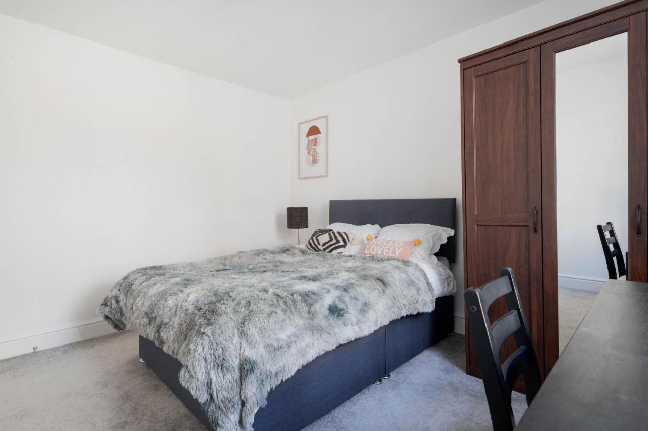 Bright & Spacious 2-Bed, 2-Bath In The Heart Of Central London - Whole Apartment Apartment *