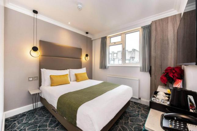 Hotel Queens Park 3*