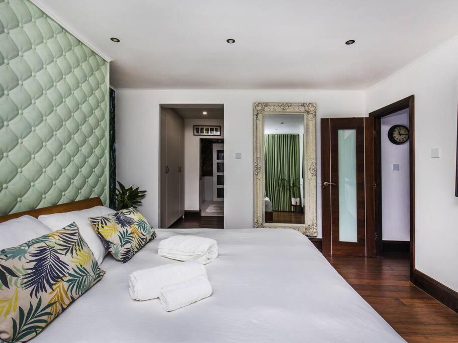 Unique Luxury In The Heart Of London. Air Conditioned With Private Garden Apartment *