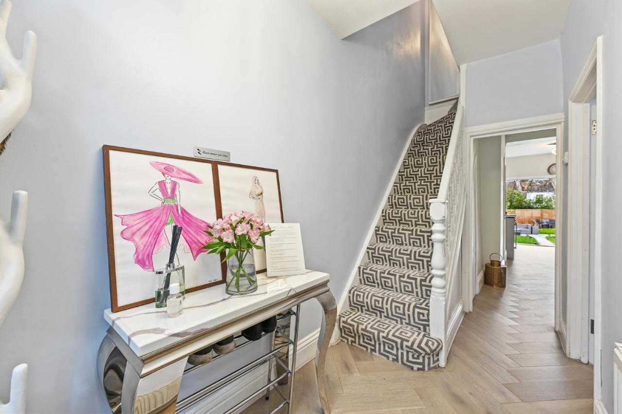 Wembley Luxury Residence- Opulence House Holiday home *