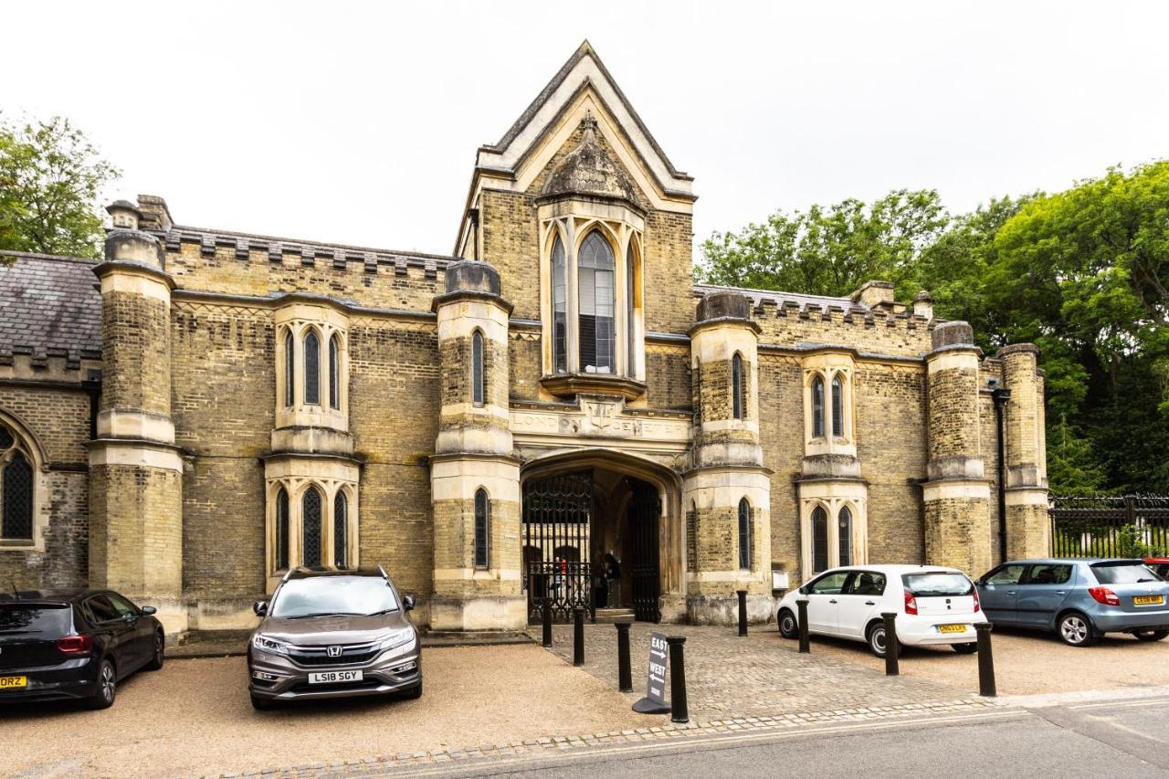 The Secret, 1 Bed Flat With Patio - Zone 2 Londres