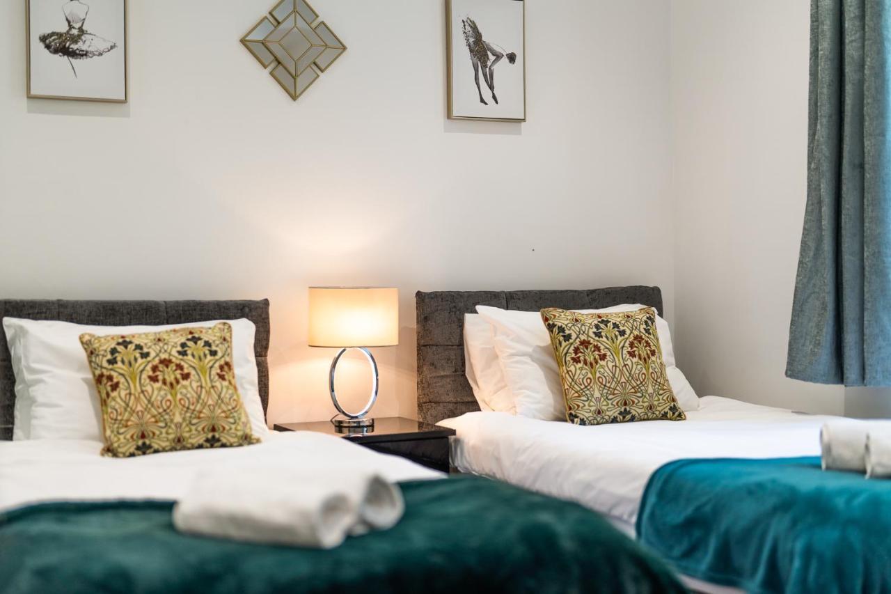 Apartment Modern 3 And 2 Bedroom Flat In Central With Installed Ac *
