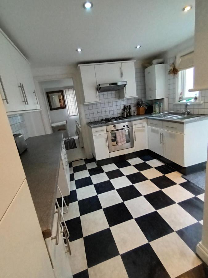 Apartment 3 Bed Lovely Garden Flat Wandsworth London